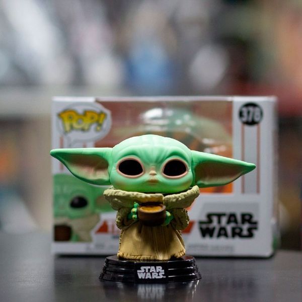 Ігрова фігурка Funko Pop! серії Мандалорець - Малюк із чашкою 49933 фото
